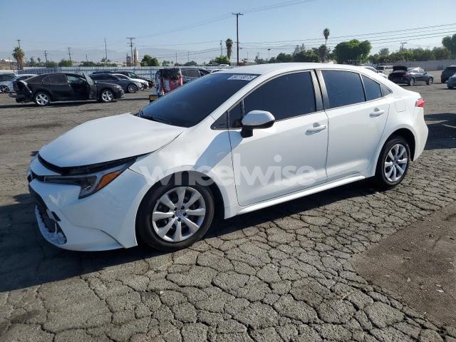 2025 TOYOTA COROLLA LE (VIN JTDBCMFE4SJ041318) main photo