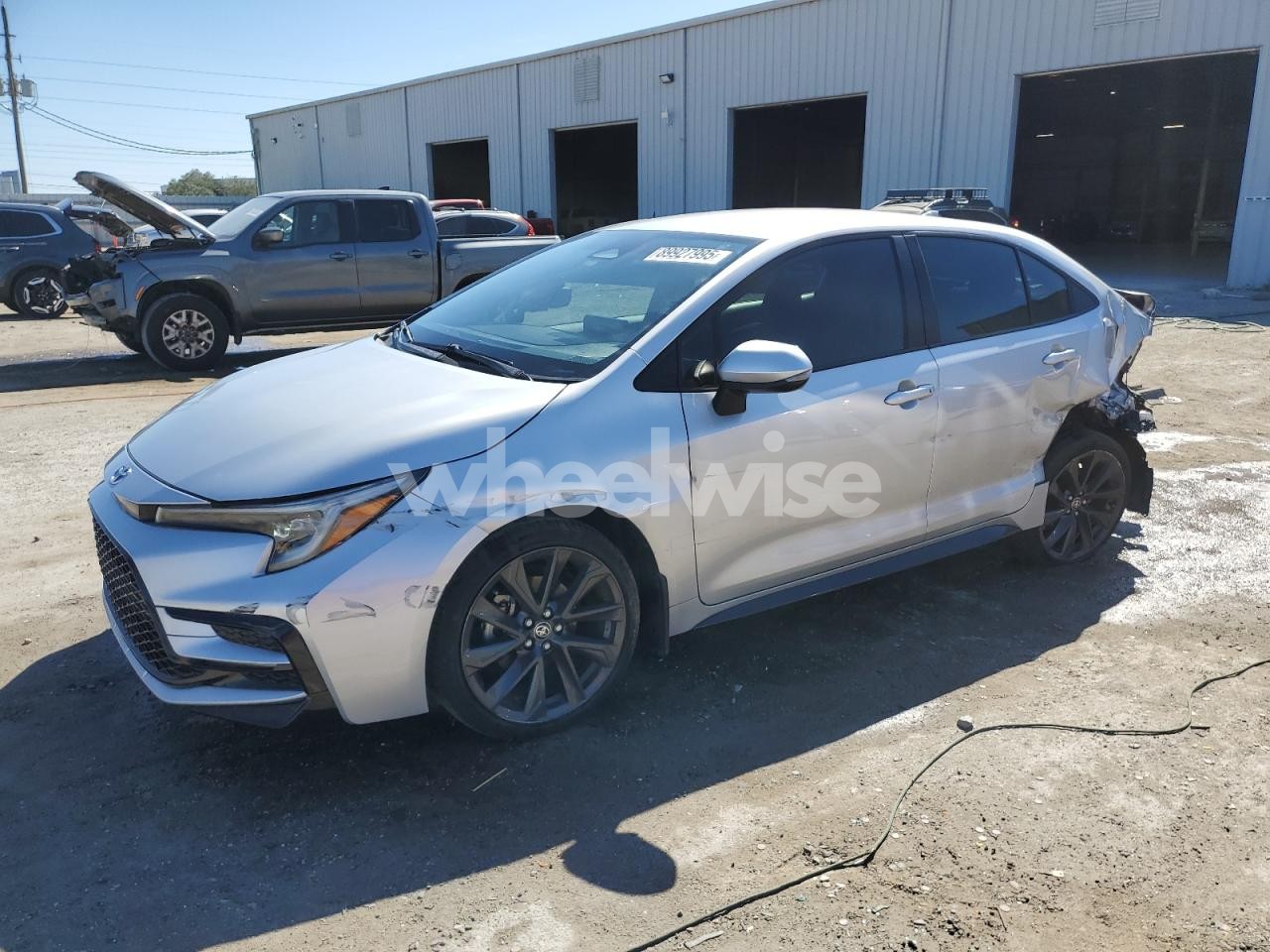 2024 TOYOTA COROLLA LE (VIN JTDBCMFE5R3034425) main photo