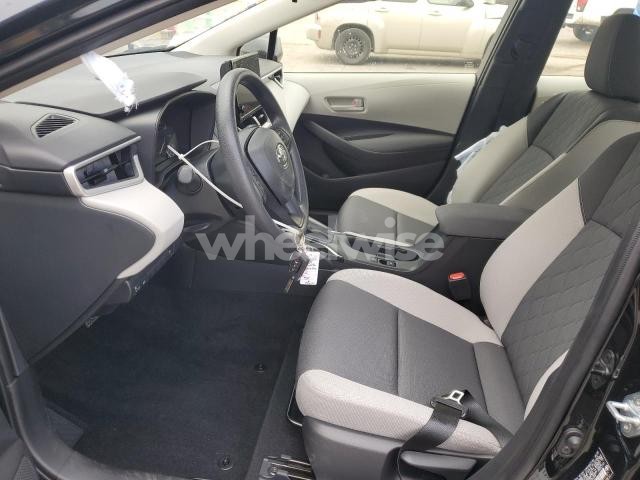 2025 TOYOTA COROLLA LE (VIN JTDBCMFE5S3100039) main photo