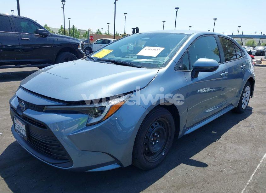 Photo 2 of 2025 Toyota Corolla HYBRID LE (VIN JTDBCMFE6SJ045080)