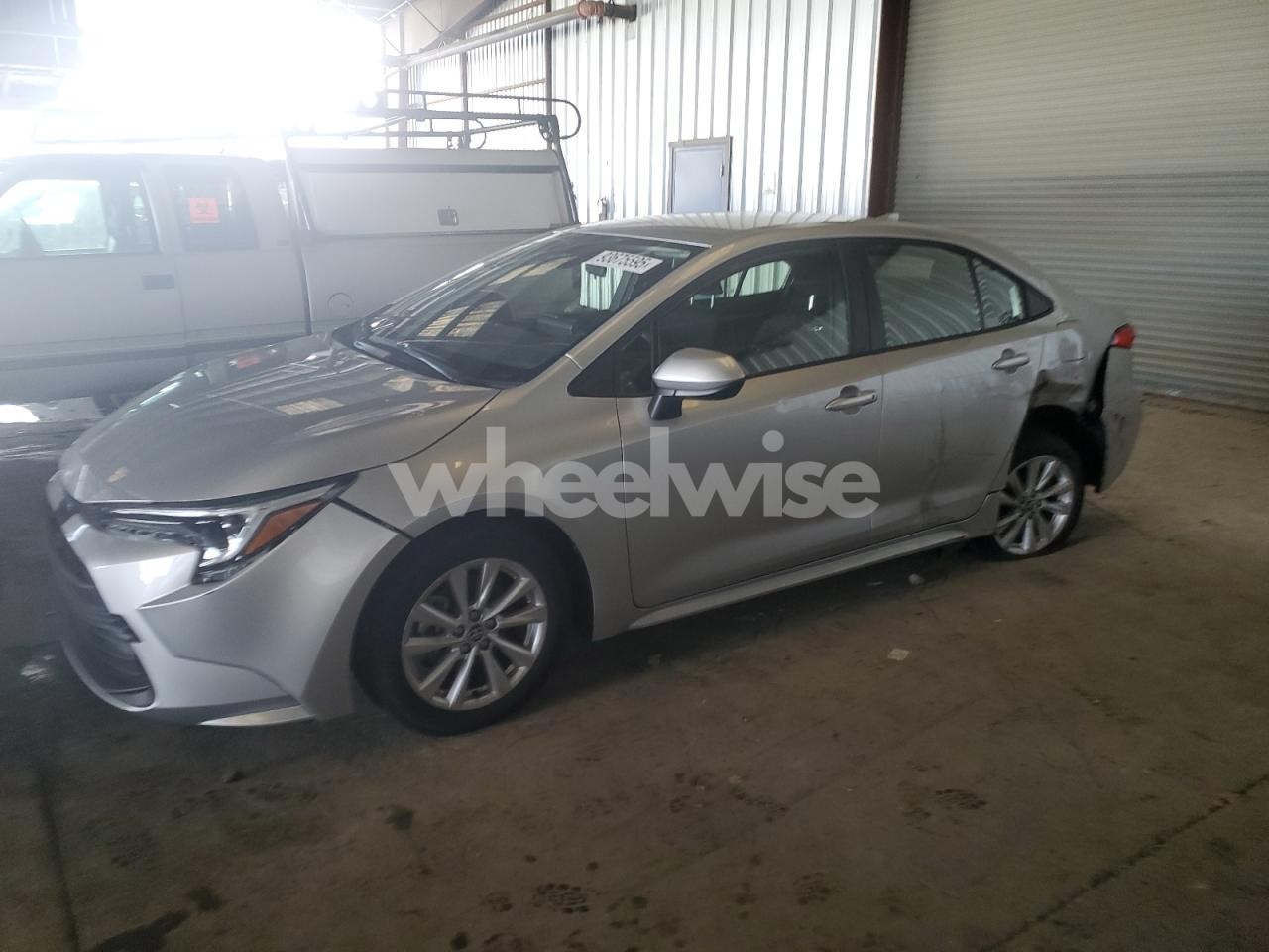 2024 TOYOTA COROLLA LE (VIN JTDBCMFE9R3033617) main photo