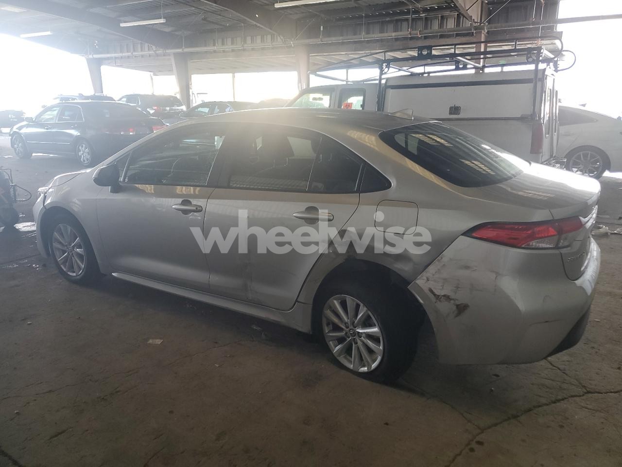 Photo 2 of 2024 TOYOTA COROLLA LE (VIN JTDBCMFE9R3033617)