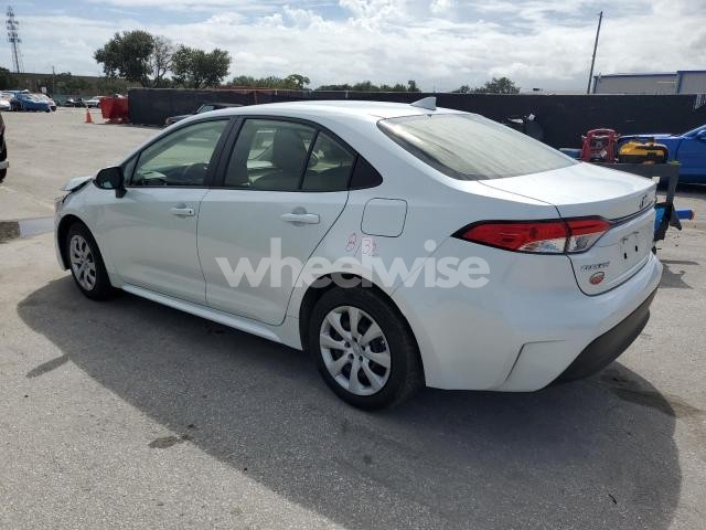 2024 TOYOTA COROLLA LE (VIN JTDBCMFE9R3042513) main photo