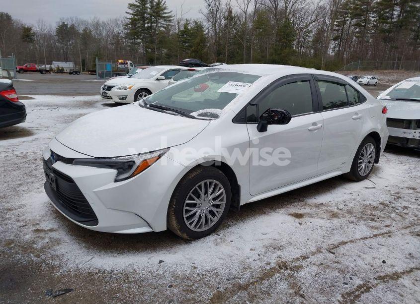 Photo 2 of 2024 Toyota Corolla HYBRID LE (VIN JTDBDMHE0R3016330)