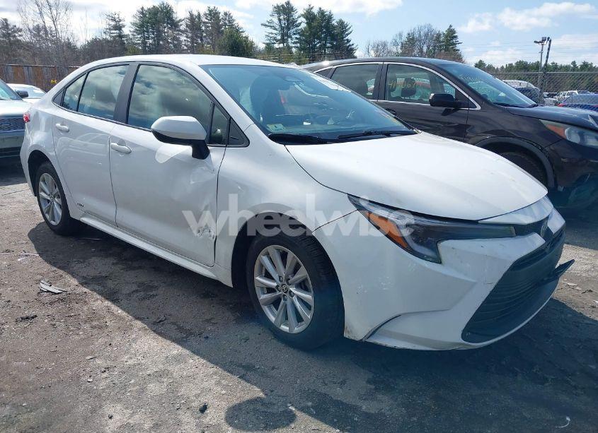 2023 Toyota Corolla HYBRID LE (VIN JTDBDMHE1PJ002820) main photo