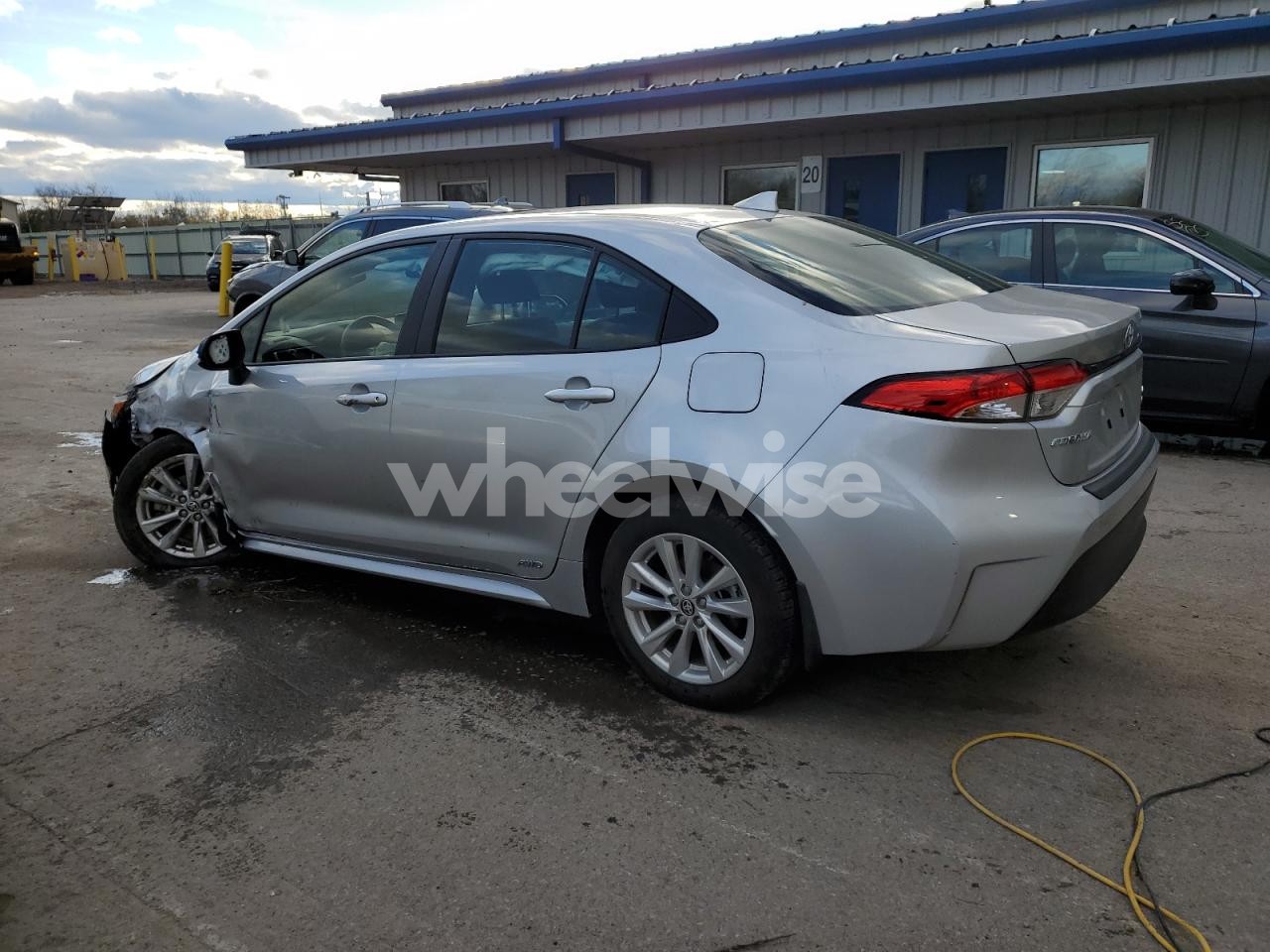 Photo 2 of 2025 TOYOTA COROLLA LE (VIN JTDBDMHE3SJ012175)