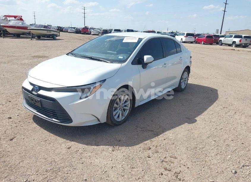 Photo 2 of 2024 Toyota Corolla HYBRID LE (VIN JTDBDMHE9RJ005273)