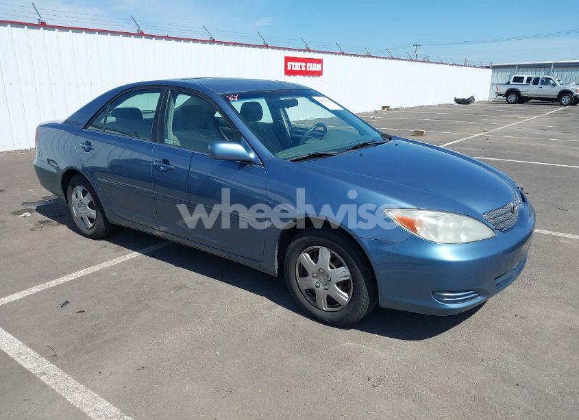 2002 Toyota Camry LE (VIN JTDBE30K220018502) main photo