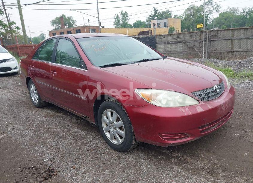 2002 Toyota Camry LE/XLE (VIN JTDBE30K320026592) main photo