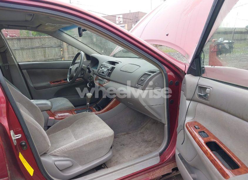 Photo 5 of 2002 Toyota Camry LE/XLE (VIN JTDBE30K320026592)