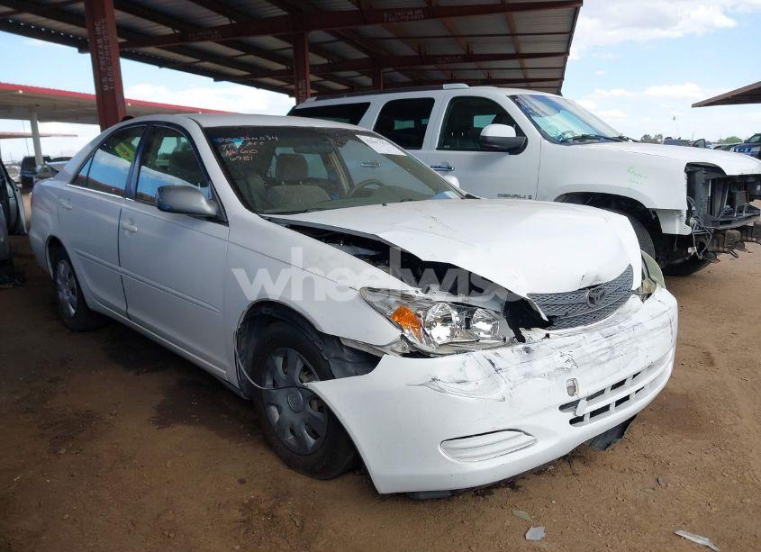 2002 Toyota Camry LE (VIN JTDBE30K420116981) main photo
