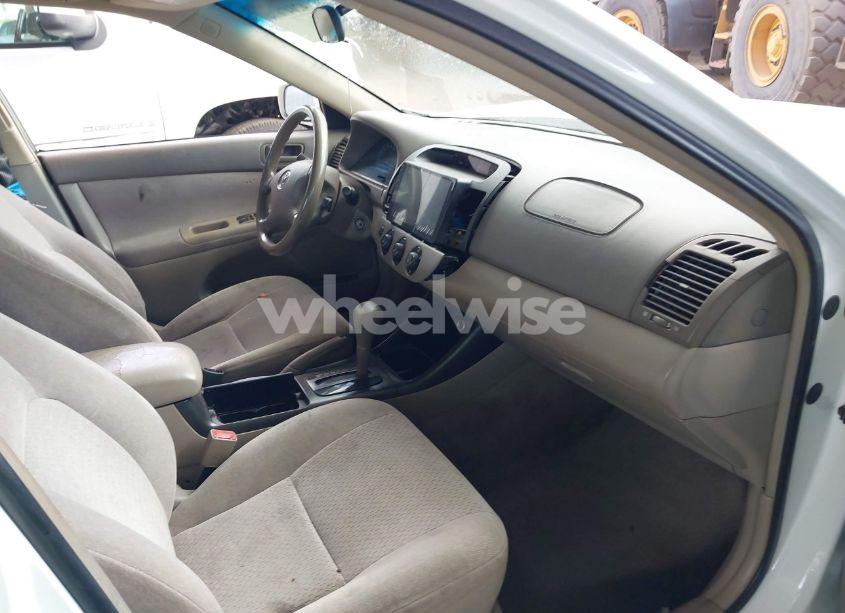 Photo 5 of 2002 Toyota Camry LE (VIN JTDBE30K420116981)