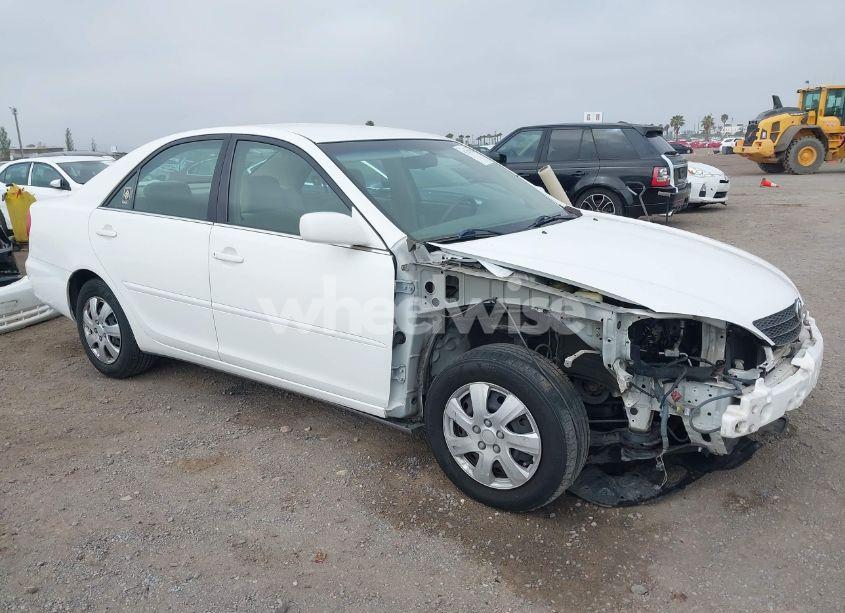 2002 Toyota Camry LE (VIN JTDBE30K620057173) main photo