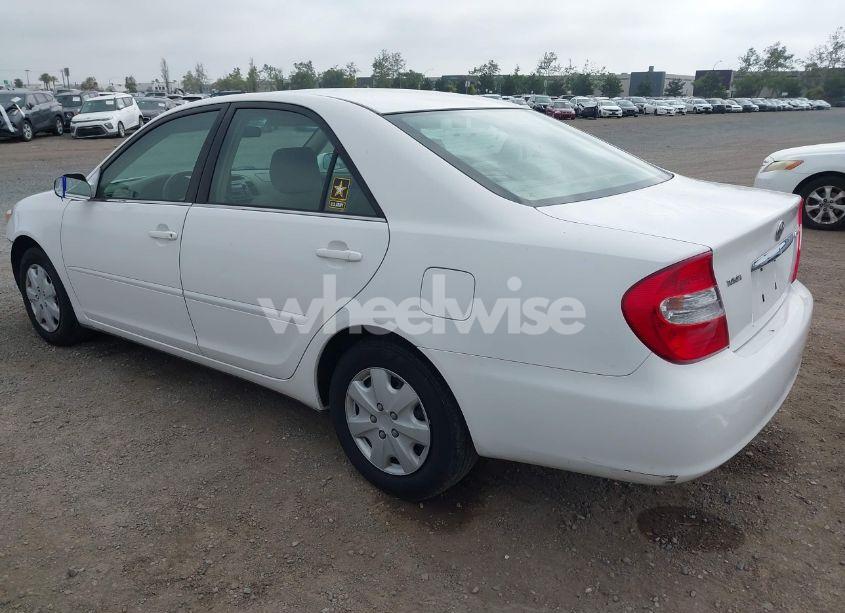 Photo 3 of 2002 Toyota Camry LE (VIN JTDBE30K620057173)
