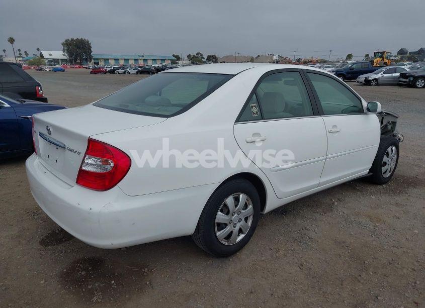 Photo 4 of 2002 Toyota Camry LE (VIN JTDBE30K620057173)