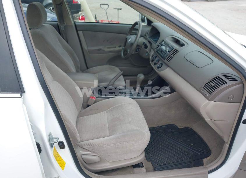 Photo 5 of 2002 Toyota Camry LE (VIN JTDBE30K620057173)