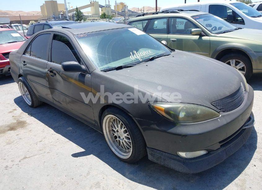 2003 Toyota Camry XLE (VIN JTDBE30K830184394) main photo