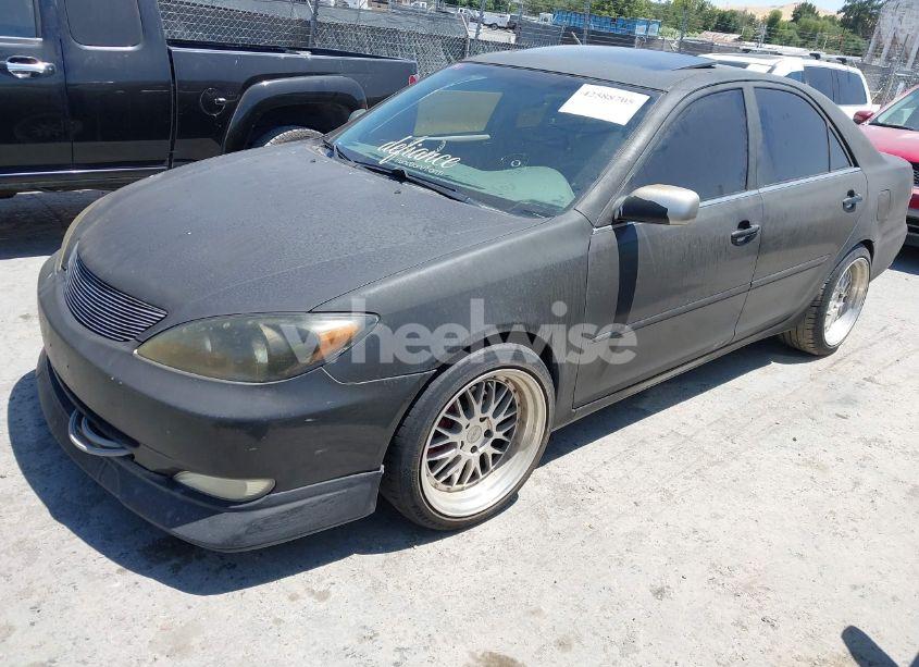 Photo 2 of 2003 Toyota Camry XLE (VIN JTDBE30K830184394)