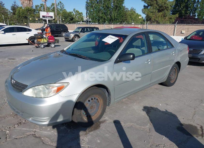 Photo 2 of 2003 Toyota Camry LE (VIN JTDBE30KX30152854)