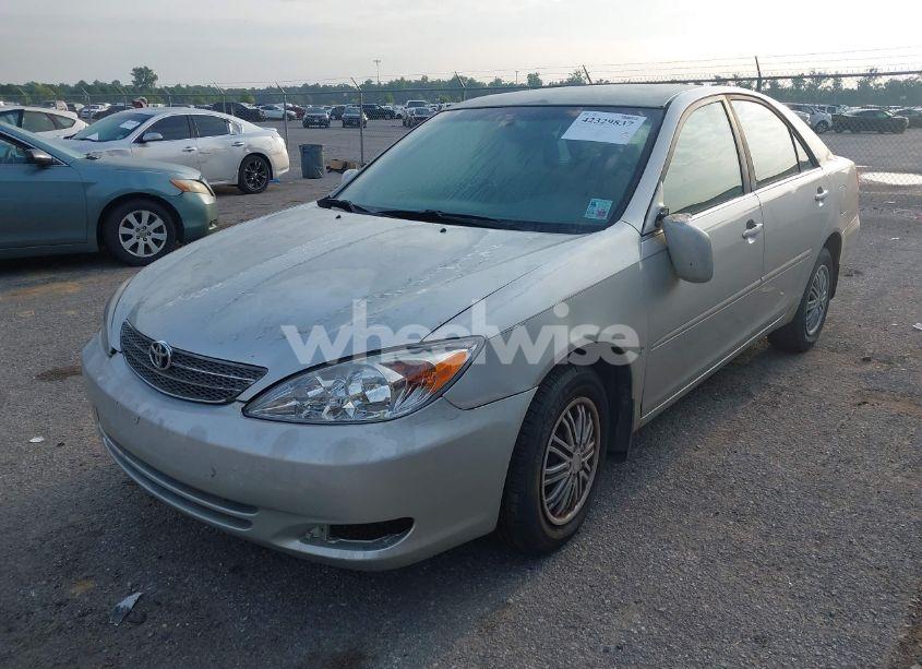 Photo 2 of 2002 Toyota Camry LE/SE/XLE (VIN JTDBE32K020021265)
