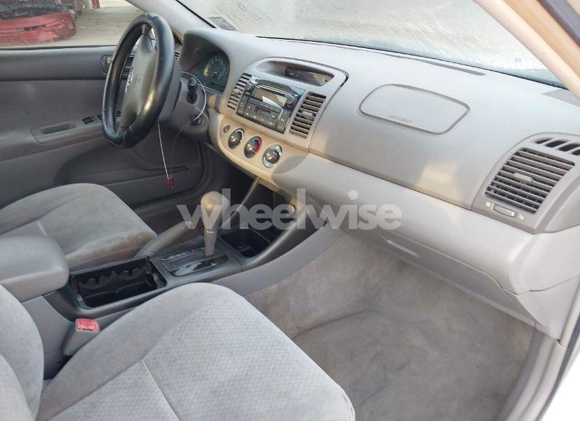 Photo 5 of 2002 Toyota Camry LE/SE/XLE (VIN JTDBE32K020021265)