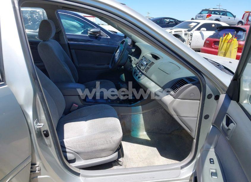 Photo 5 of 2003 Toyota Camry LE (VIN JTDBE32K030149698)