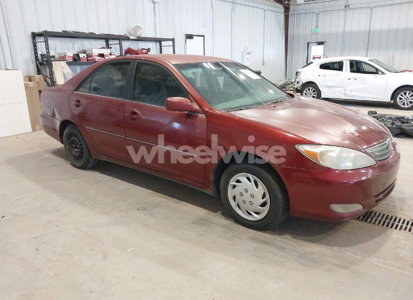 2003 Toyota Camry XLE (VIN JTDBE32K030169594) main photo
