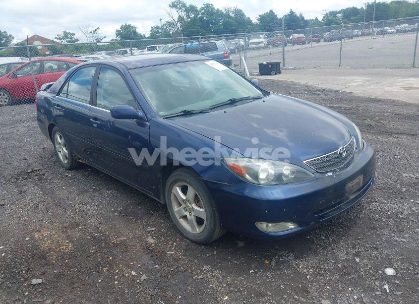 2002 Toyota Camry SE (VIN JTDBE32K120001946) main photo