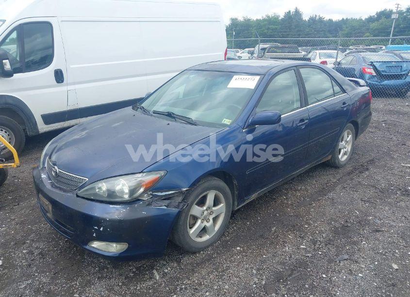 Photo 2 of 2002 Toyota Camry SE (VIN JTDBE32K120001946)