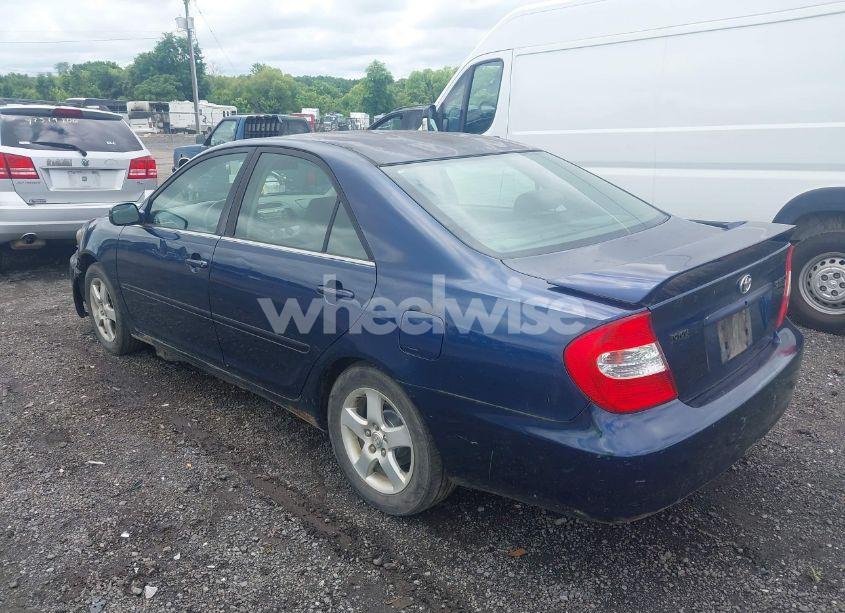 Photo 3 of 2002 Toyota Camry SE (VIN JTDBE32K120001946)