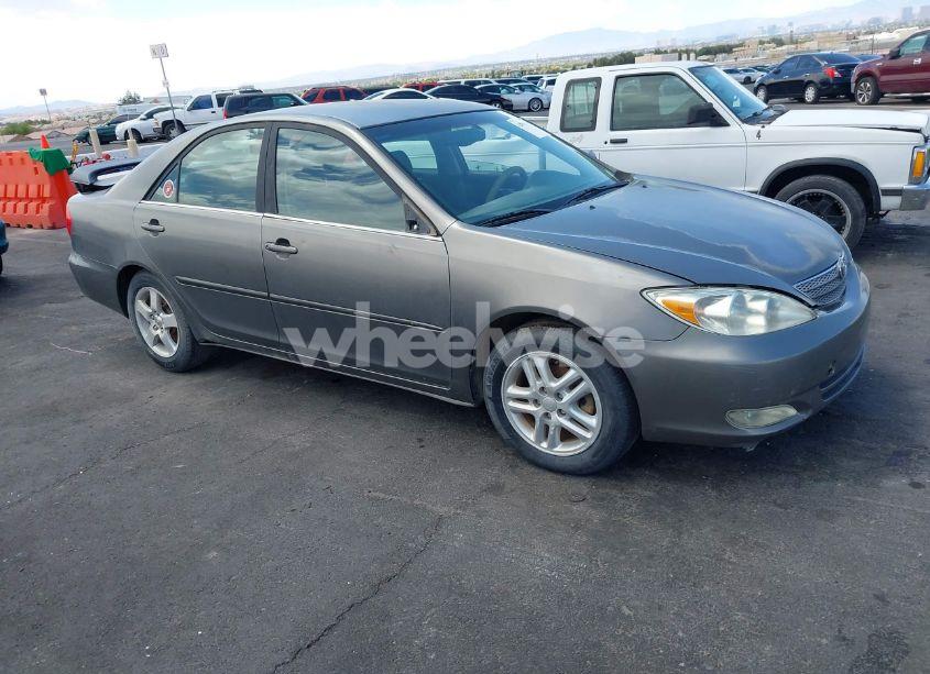 2003 Toyota Camry SE (VIN JTDBE32K130149032) main photo