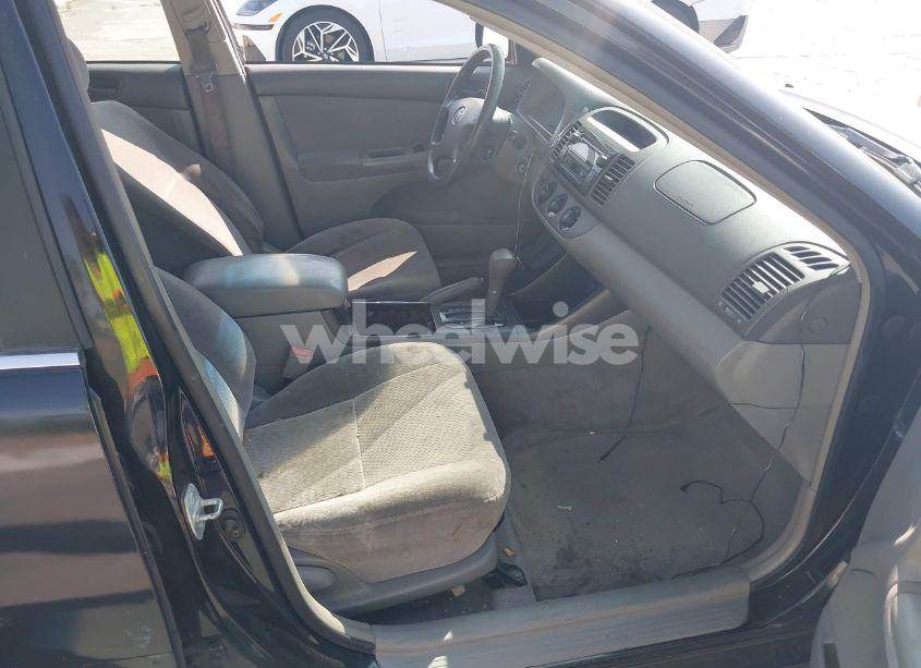 Photo 5 of 2003 Toyota Camry LE (VIN JTDBE32K130177607)