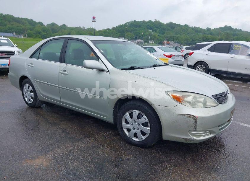 2002 Toyota Camry LE (VIN JTDBE32K220022434) main photo