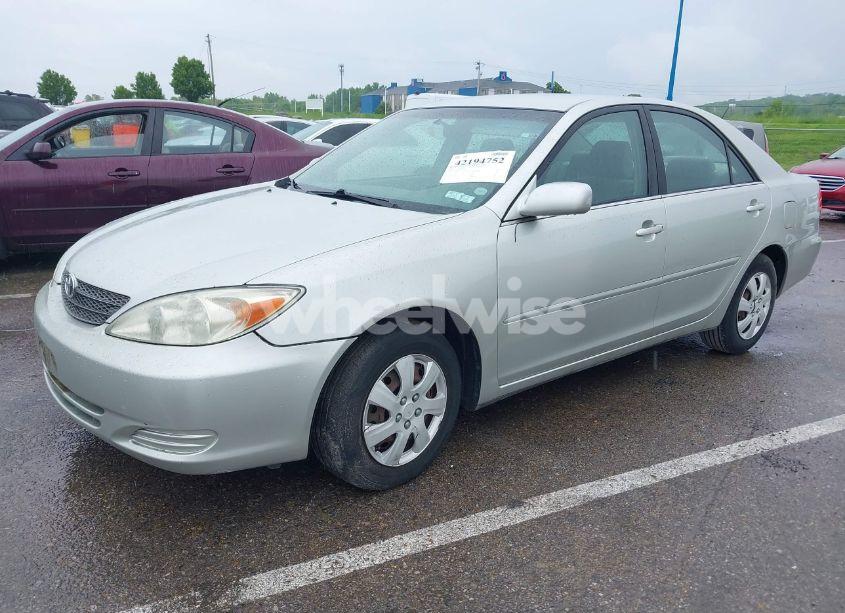 Photo 2 of 2002 Toyota Camry LE (VIN JTDBE32K220022434)