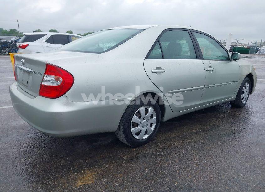 Photo 4 of 2002 Toyota Camry LE (VIN JTDBE32K220022434)