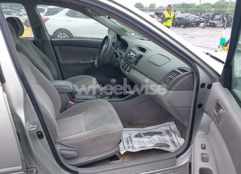 Photo 5 of 2002 Toyota Camry LE (VIN JTDBE32K220022434)