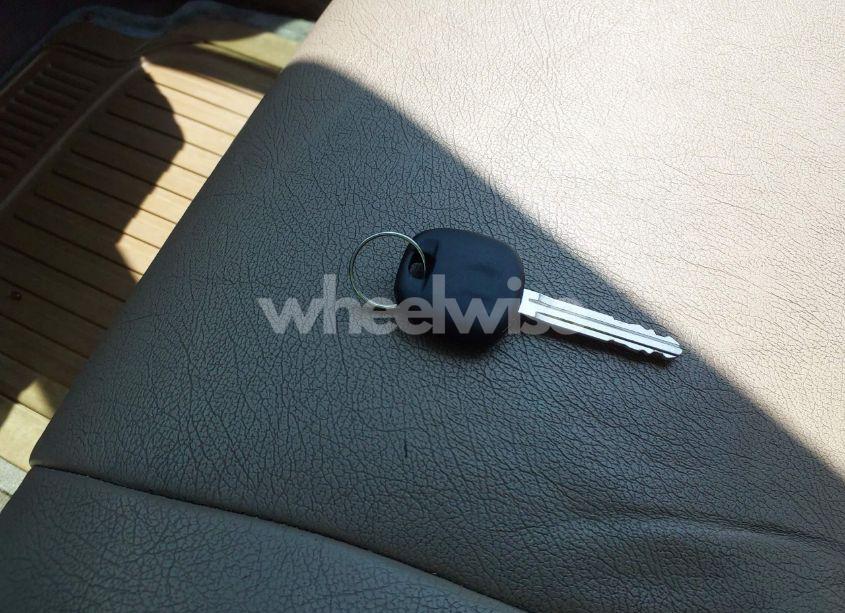 Photo 11 of 2002 Toyota Camry XLE (VIN JTDBE32K320070184)