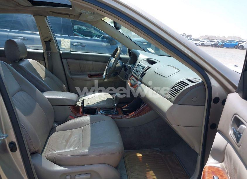 Photo 5 of 2002 Toyota Camry XLE (VIN JTDBE32K320070184)