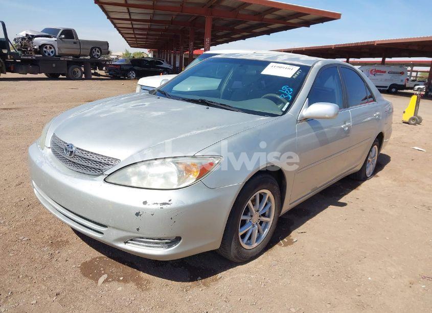 Photo 2 of 2002 Toyota Camry LE (VIN JTDBE32K320079726)
