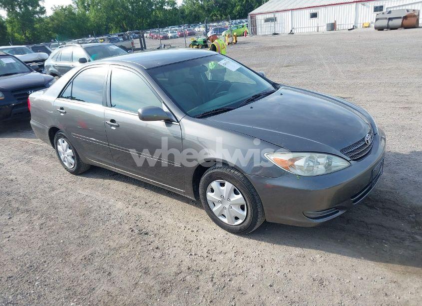 2002 Toyota Camry LE (VIN JTDBE32K320103653) main photo