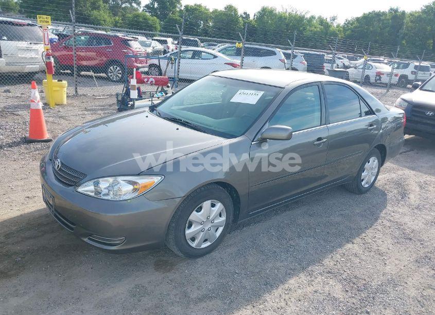 Photo 2 of 2002 Toyota Camry LE (VIN JTDBE32K320103653)