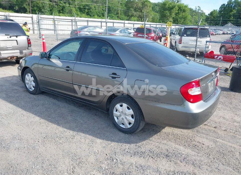 Photo 3 of 2002 Toyota Camry LE (VIN JTDBE32K320103653)