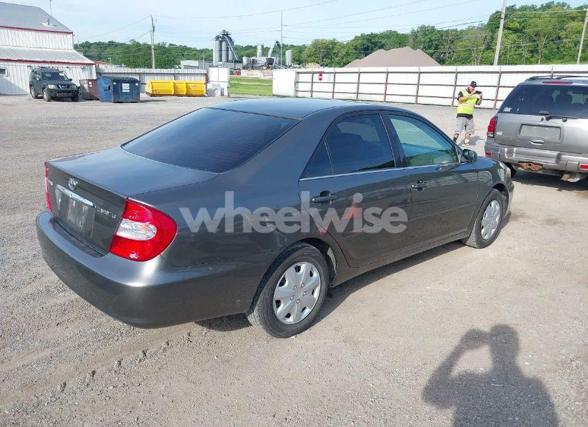 Photo 4 of 2002 Toyota Camry LE (VIN JTDBE32K320103653)