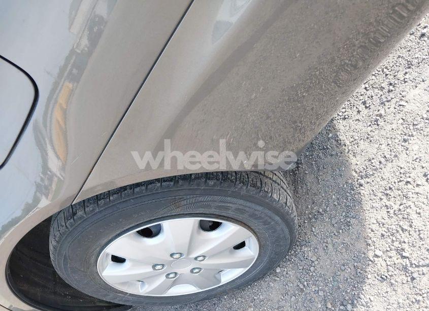 Photo 6 of 2002 Toyota Camry LE (VIN JTDBE32K320103653)