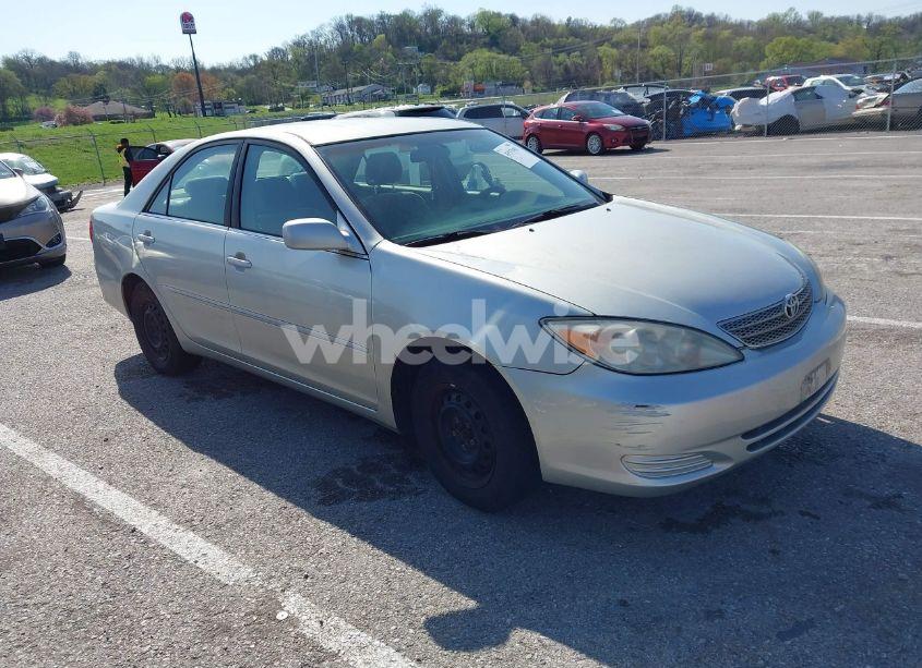 2003 Toyota Camry LE (VIN JTDBE32K330166642) main photo