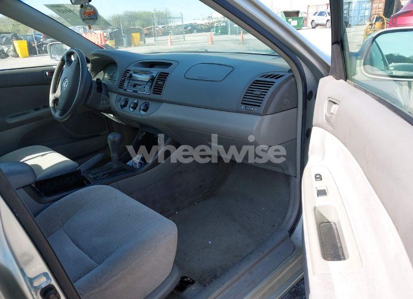 Photo 5 of 2003 Toyota Camry LE (VIN JTDBE32K330166642)