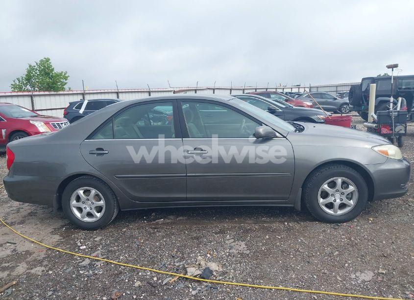 Photo 13 of 2002 Toyota Camry LE (VIN JTDBE32K520023027)