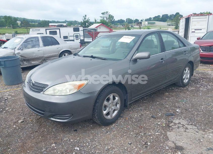 Photo 2 of 2002 Toyota Camry LE (VIN JTDBE32K520023027)