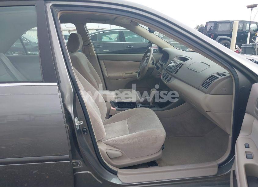 Photo 5 of 2002 Toyota Camry LE (VIN JTDBE32K520023027)