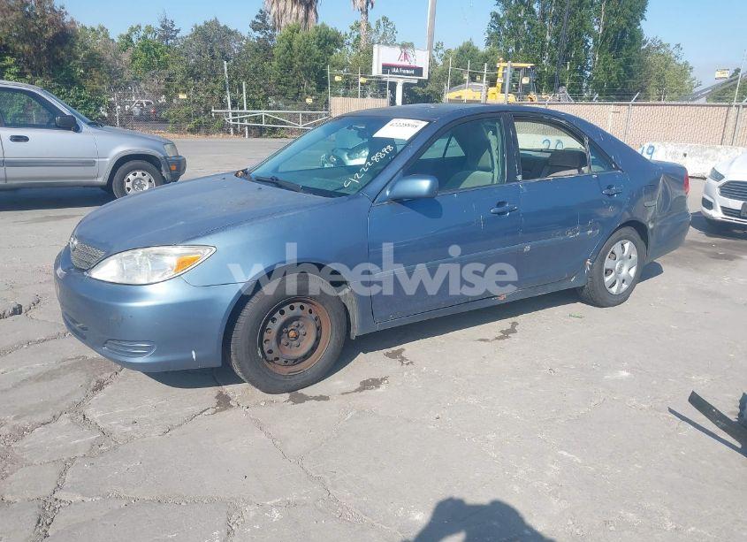 Photo 2 of 2002 Toyota Camry LE (VIN JTDBE32K520033900)